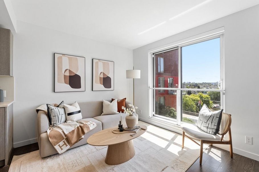 562 955 E Hastings Street Vancouver, BC - 1