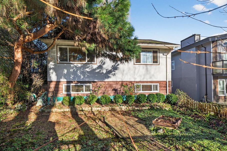 557 E 21st Avenue Vancouver, BC - 1