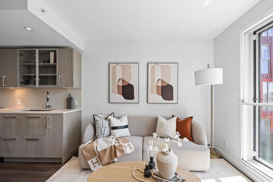 562 955 E Hastings Street Vancouver, BC - 3