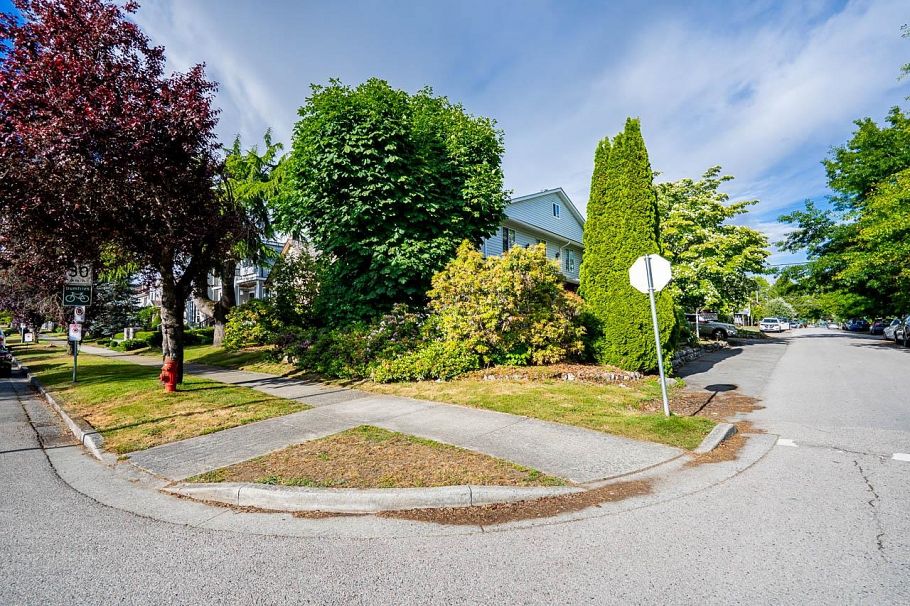 1525 E 51st Avenue Vancouver, BC - 15