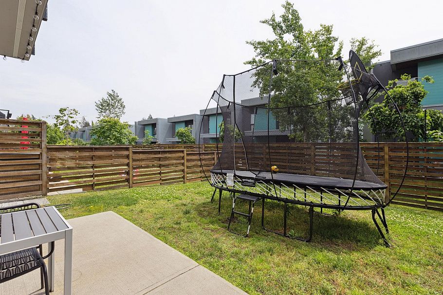 38 3597 Malsum Drive North Vancouver, BC - 29