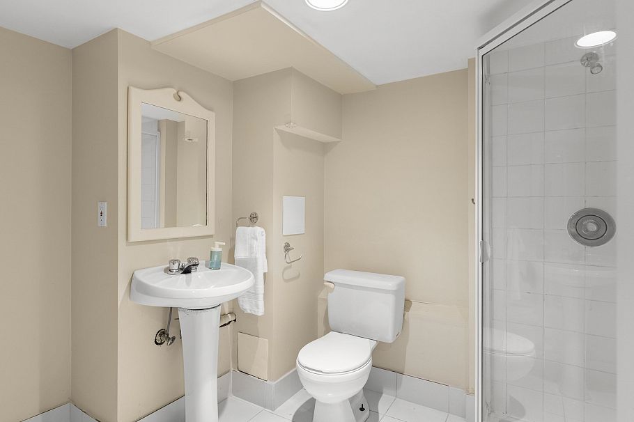 4549 W 12th Avenue Vancouver, BC - 24
