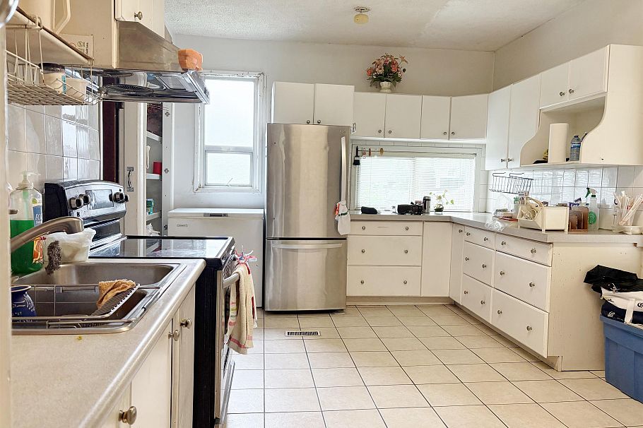 3034 Glen Drive Vancouver, BC - 6