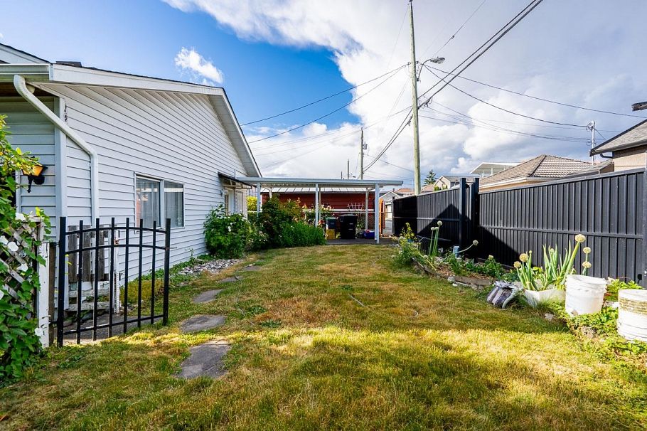 1525 E 51st Avenue Vancouver, BC - 14