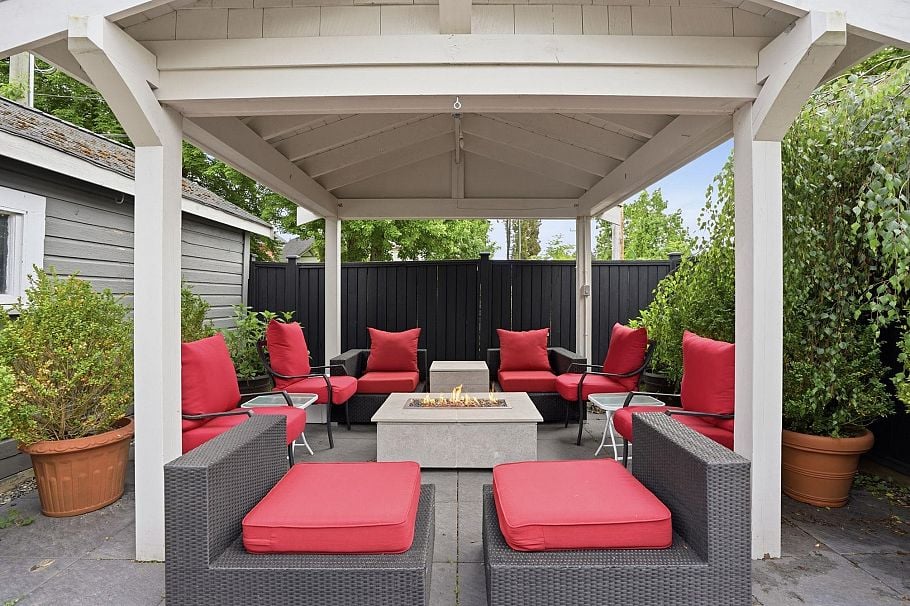 4098 W 16th Avenue Vancouver, BC - 24