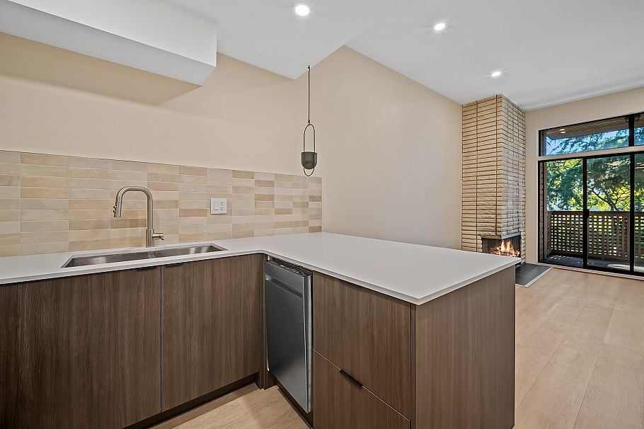 402 2211 W 2nd Ave Vancouver, BC - 5