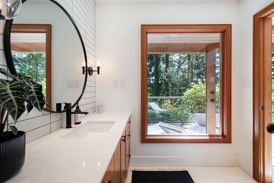 1940 Rivergrove Place North Vancouver, BC - 27
