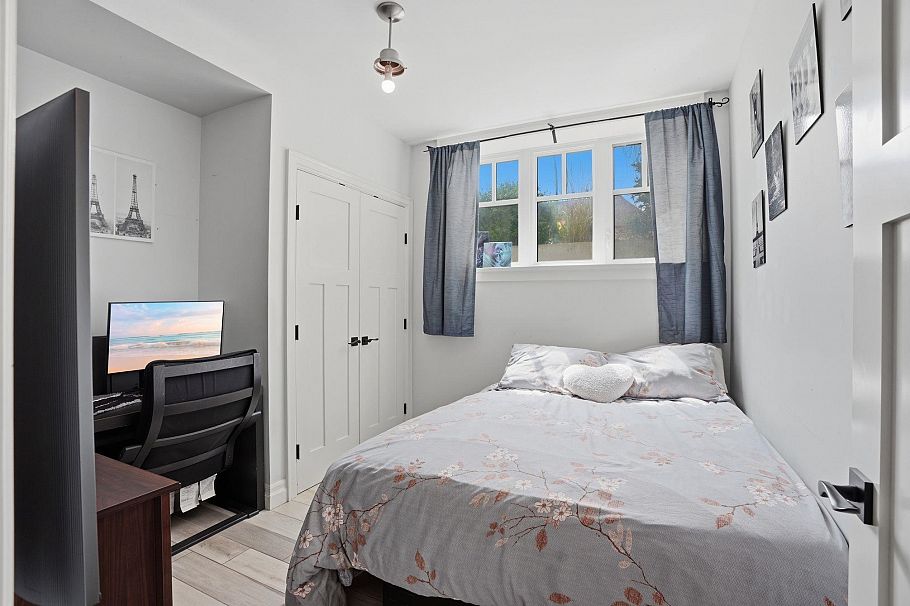 4098 W 16th Avenue Vancouver, BC - 22