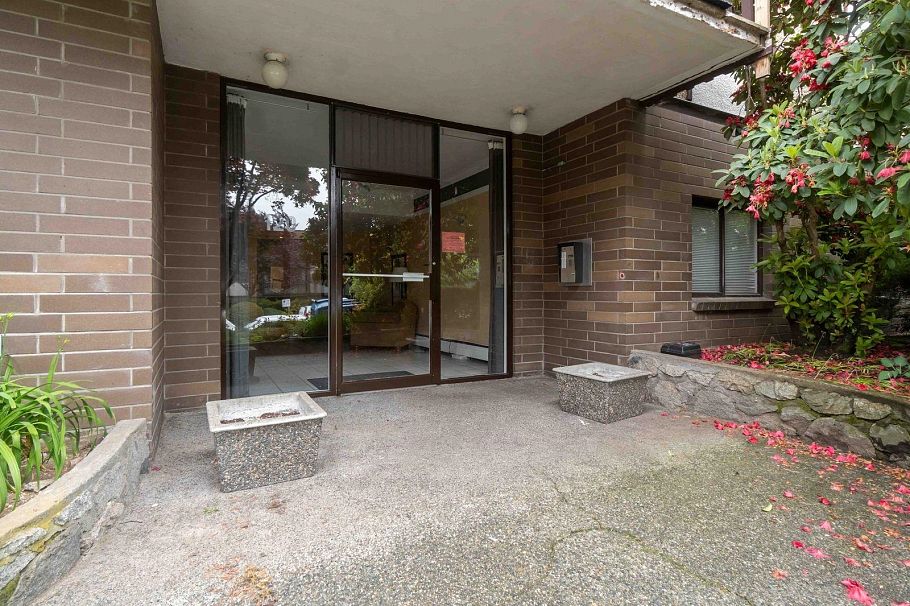 301 120 E 4th Street North Vancouver, BC - 2