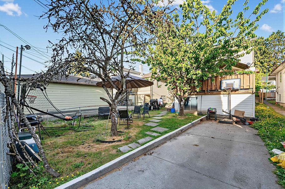 5033 Killarney Street Vancouver, BC - 40