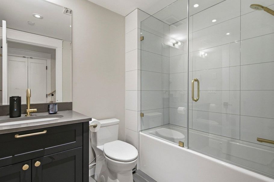 2 1456 W 45th Avenue Vancouver, BC - 20