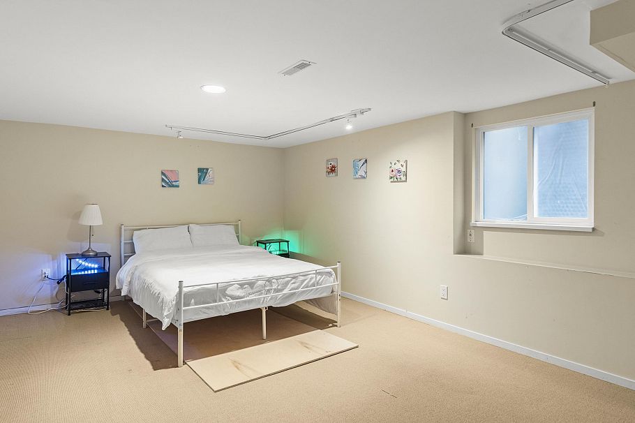4549 W 12th Avenue Vancouver, BC - 22
