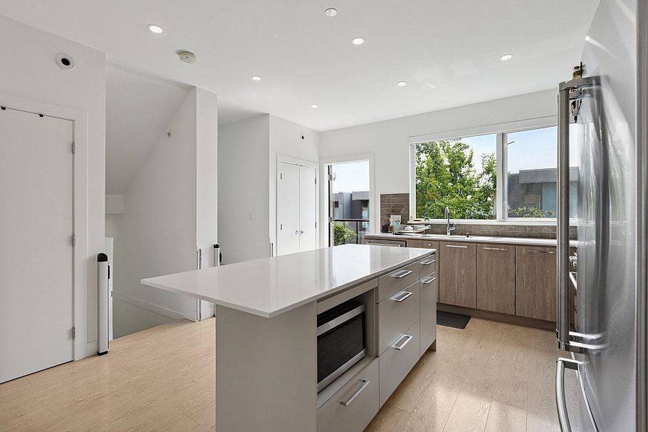 38 3597 Malsum Drive North Vancouver, BC - 3