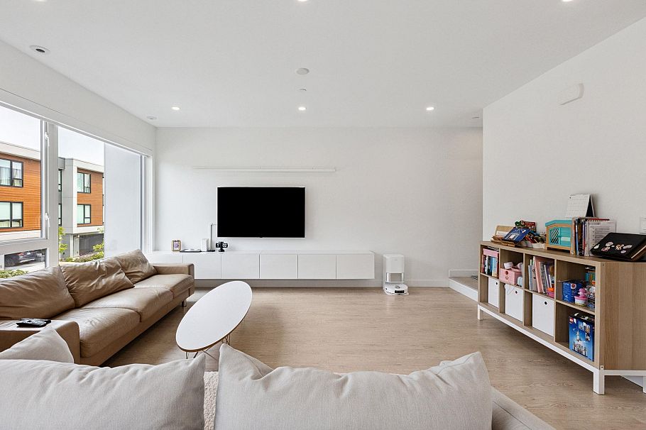 38 3597 Malsum Drive North Vancouver, BC - 5