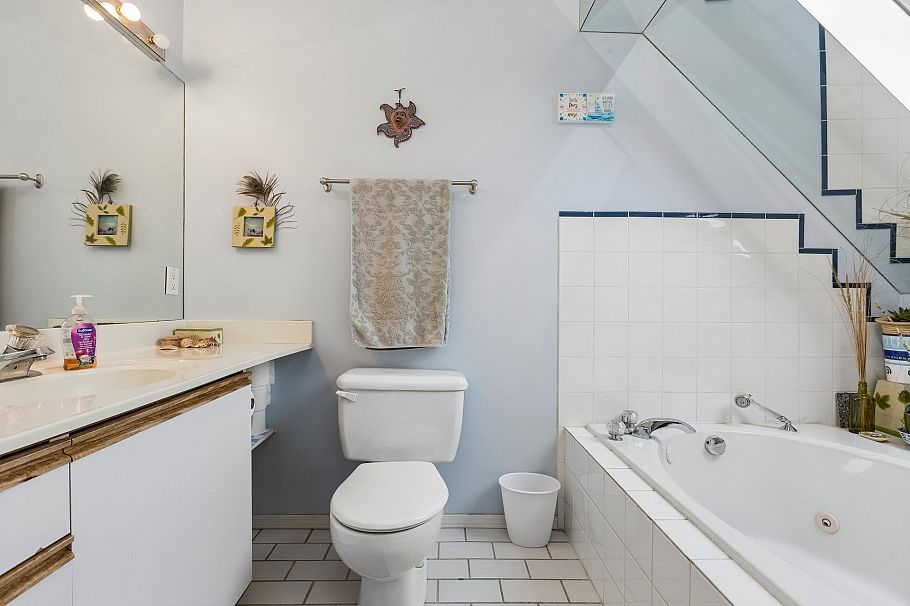 7 240 E Keith Road North Vancouver, BC - 25