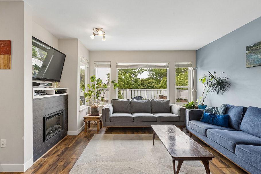 7 240 E Keith Road North Vancouver, BC - 2