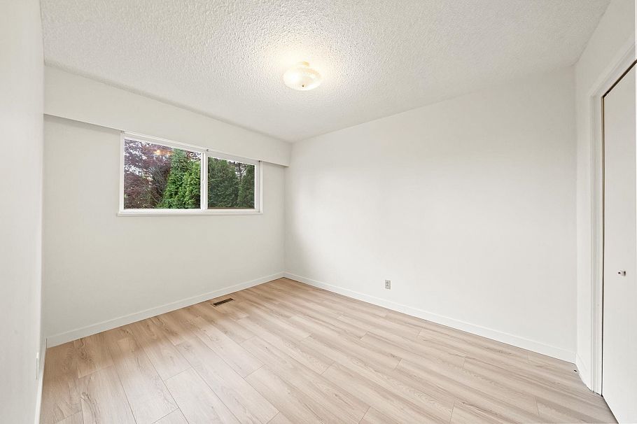 532 W 64th Avenue Vancouver, BC - 5