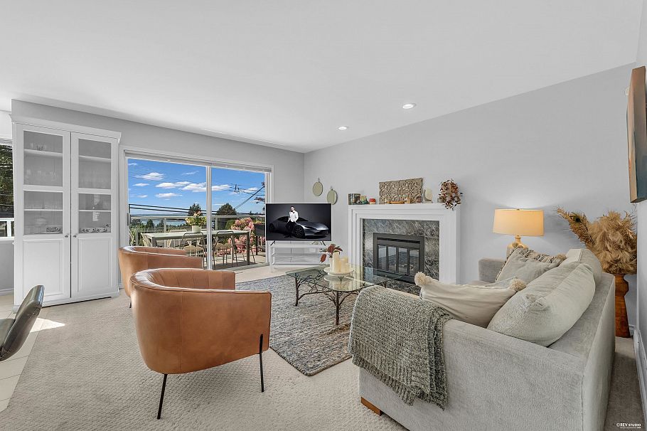 111 Sandringham Crescent North Vancouver, BC - 17