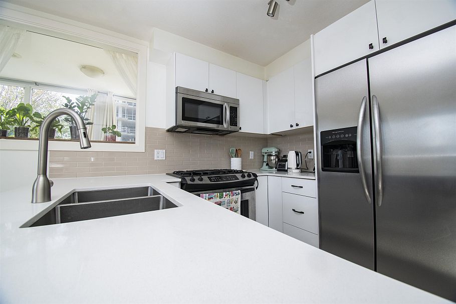 204 2483 Spruce Street Vancouver, BC - 4