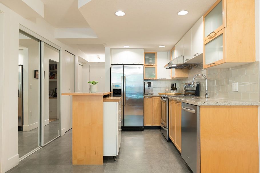206 2137 W 10 Avenue Vancouver, BC - 4