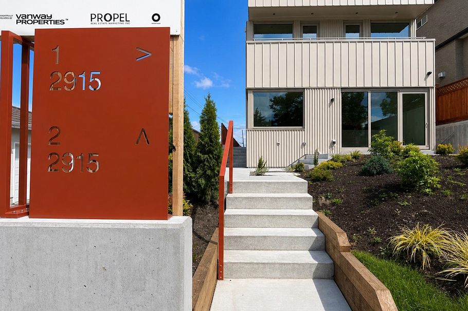 1 2915 E 5th Avenue Vancouver, BC - 2