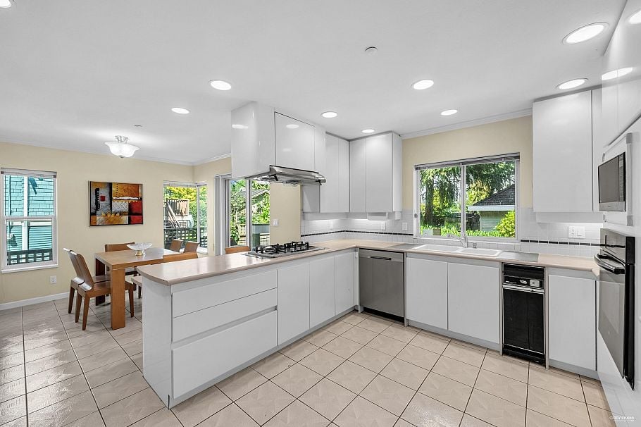 3091 W 38th Avenue Vancouver, BC - 14
