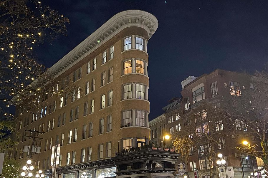 608 27 Alexander Street Vancouver, BC - 4