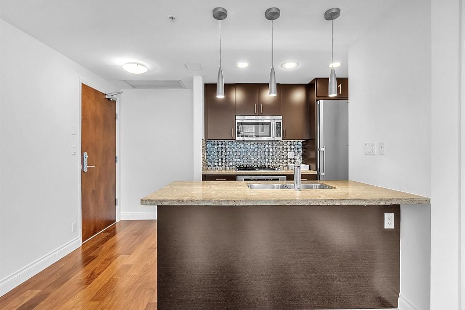 901 172 Victory Ship Way North Vancouver, BC - 5