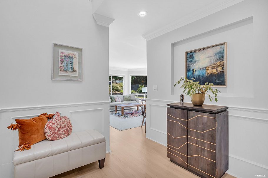 111 Sandringham Crescent North Vancouver, BC - 6