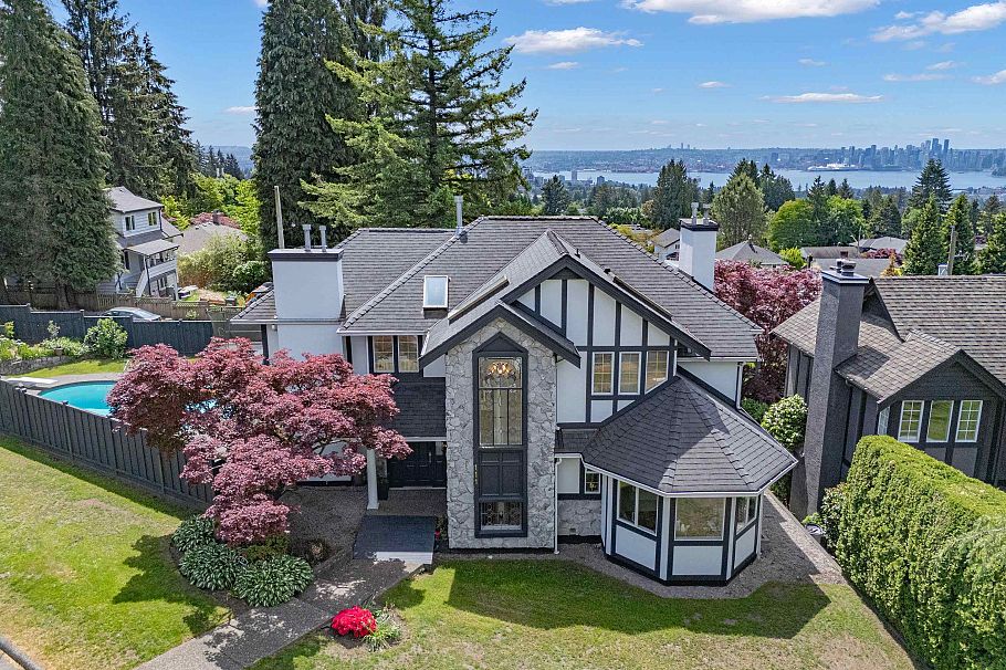 111 Sandringham Crescent North Vancouver, BC - 37