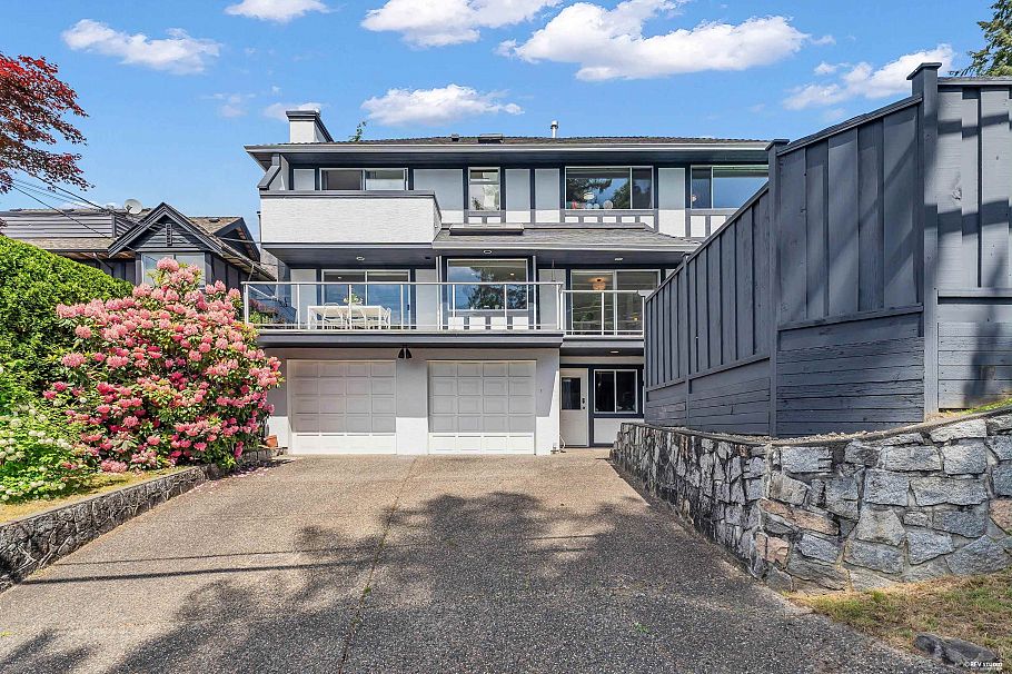 111 Sandringham Crescent North Vancouver, BC - 36