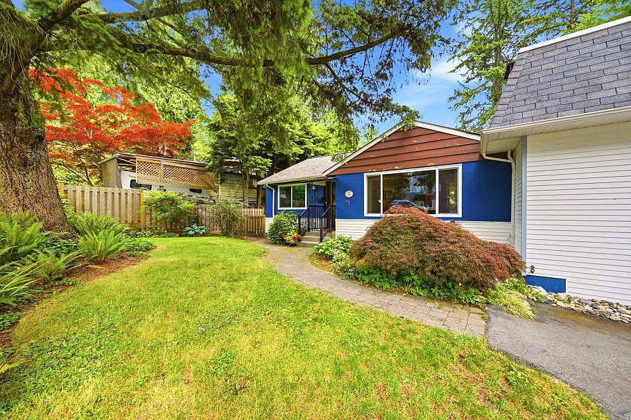 1611 Lynn Valley Road North Vancouver, BC - 3