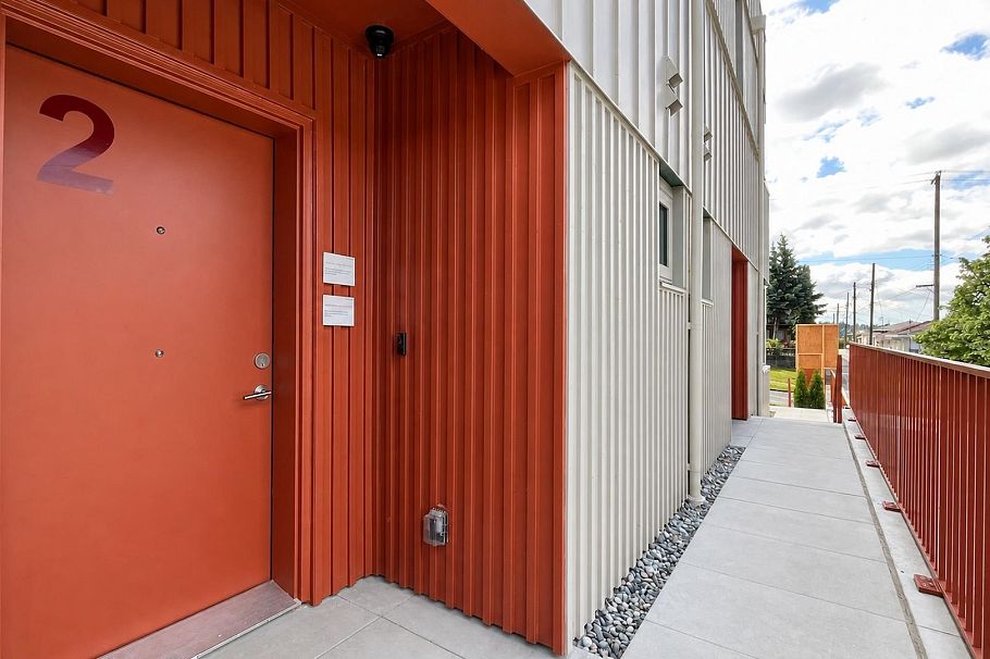 2 2915 E 5th Avenue Vancouver, BC - 3