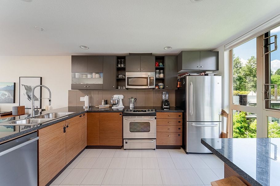 64 728 W 14 Street North Vancouver, BC - 9