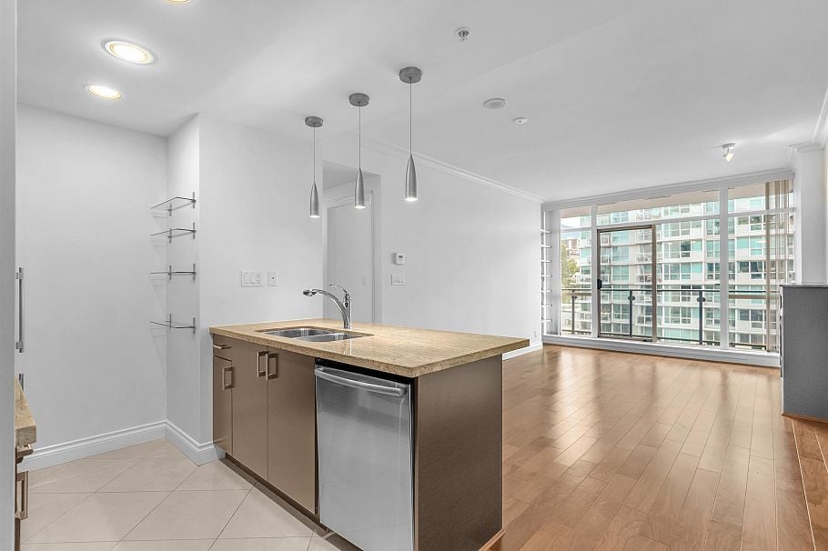 901 172 Victory Ship Way North Vancouver, BC - 10