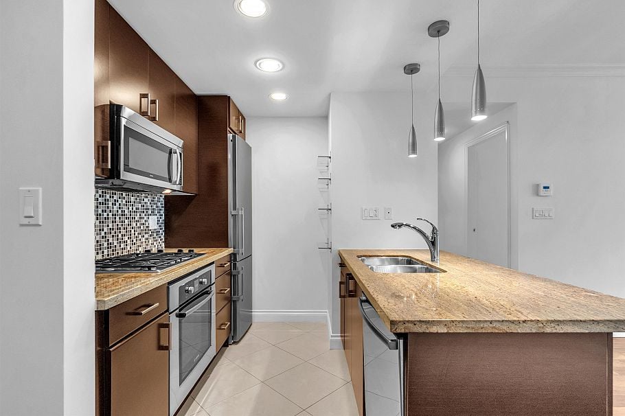 901 172 Victory Ship Way North Vancouver, BC - 7
