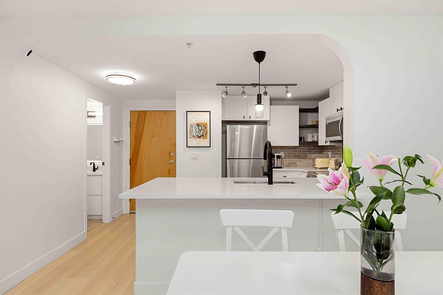 201 1111 Lynn Valley Road North Vancouver, BC - 8