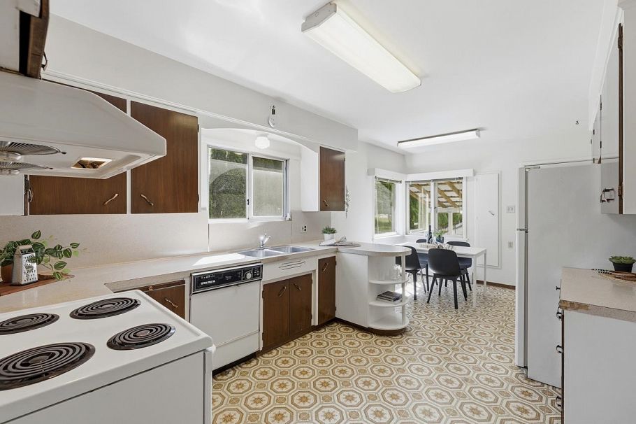 2880 Oxford Street Vancouver, BC - 9