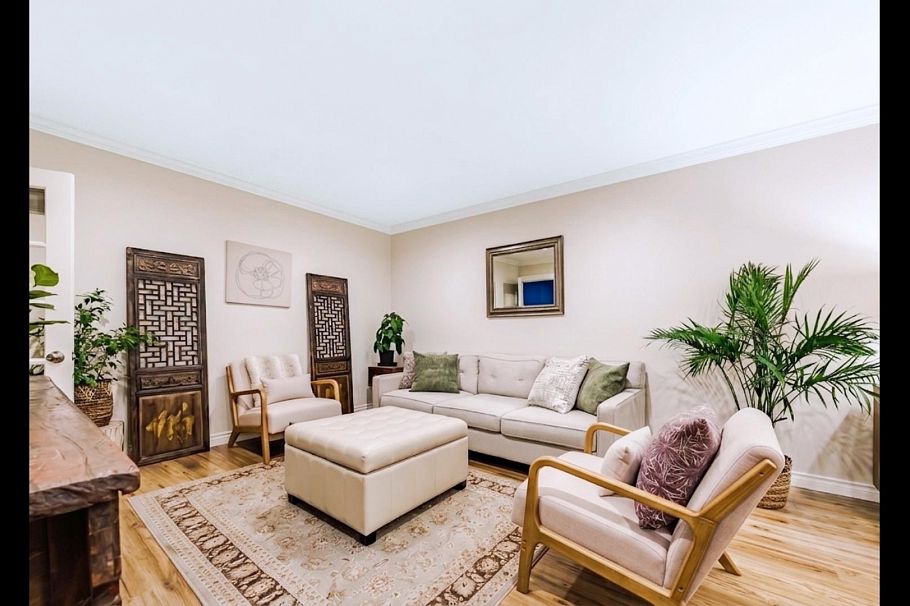 305 2430 Point Grey Road Vancouver, BC - 2