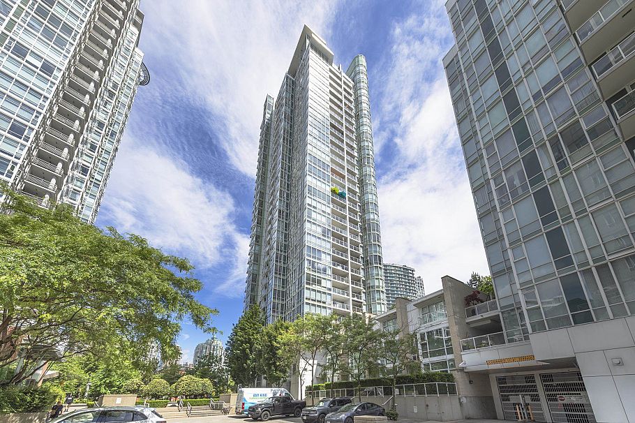 2002 193 Aquarius Mews Vancouver, BC - 16