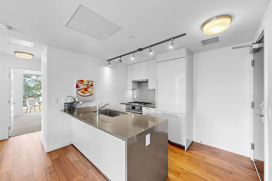 402 4189 Cambie Street Vancouver, BC - 23