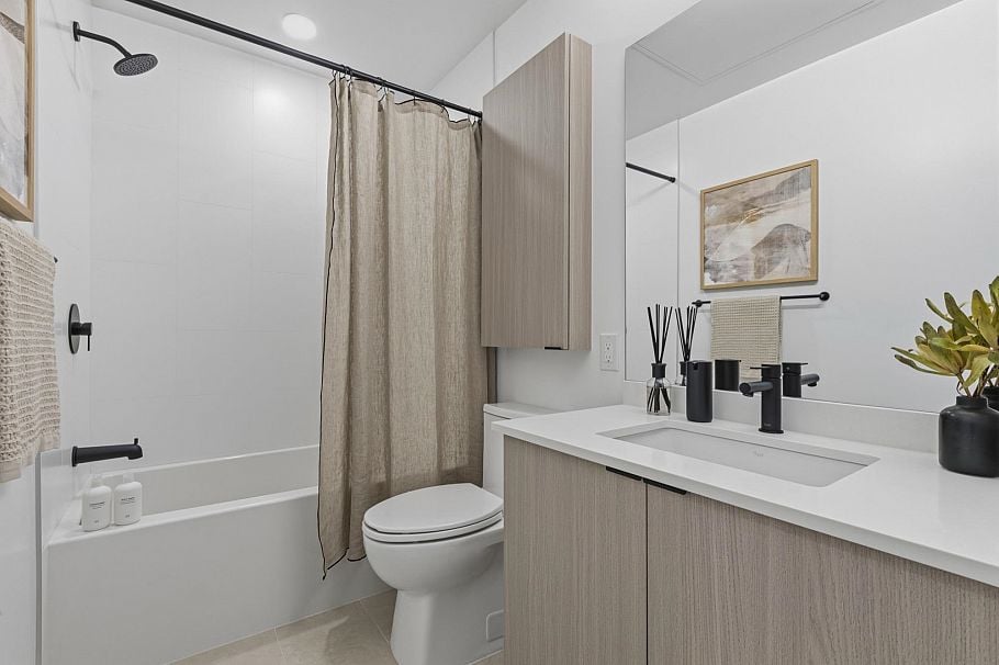107 2268 E Broadway Vancouver, BC - 14