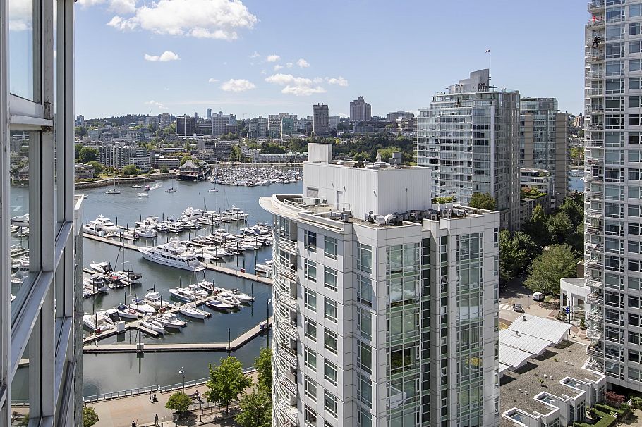 2002 193 Aquarius Mews Vancouver, BC - 1