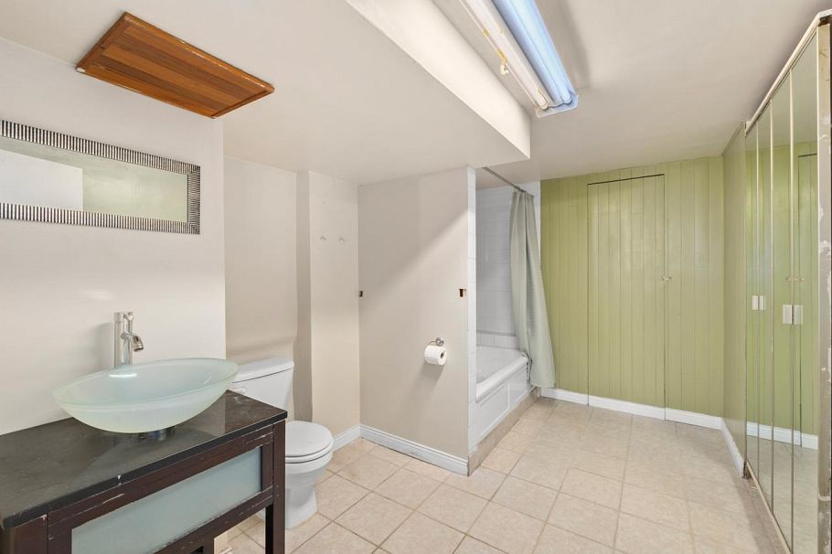 2880 Oxford Street Vancouver, BC - 25