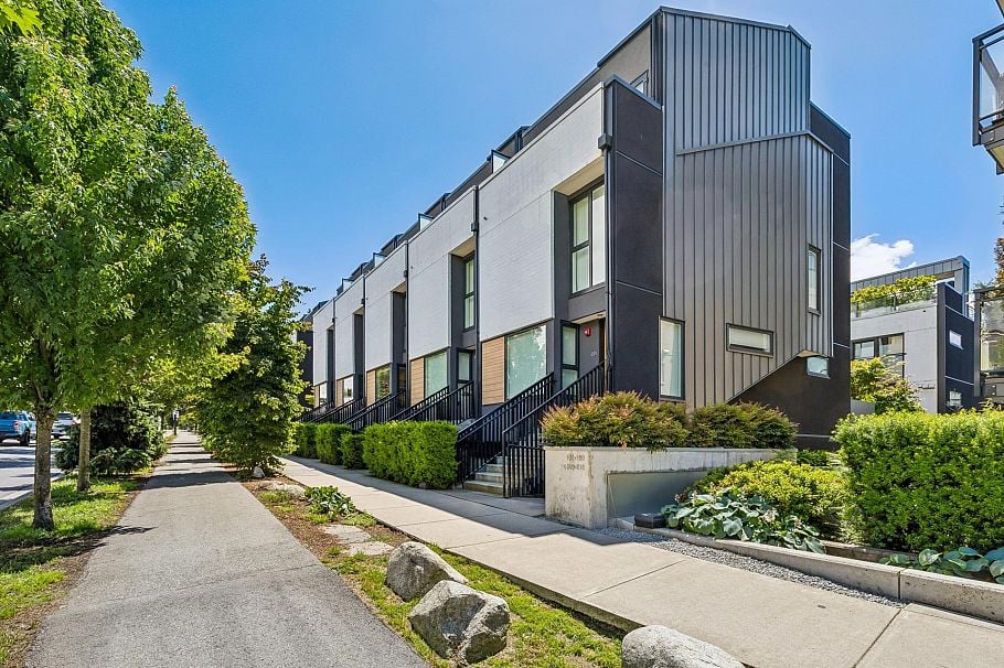 129 649 E 3rd Street North Vancouver, BC - 1