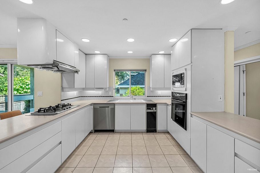 3091 W 38th Avenue Vancouver, BC - 13