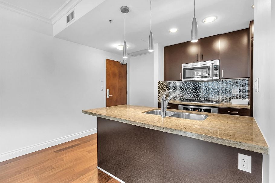 901 172 Victory Ship Way North Vancouver, BC - 6