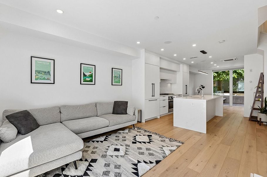 129 649 E 3rd Street North Vancouver, BC - 3
