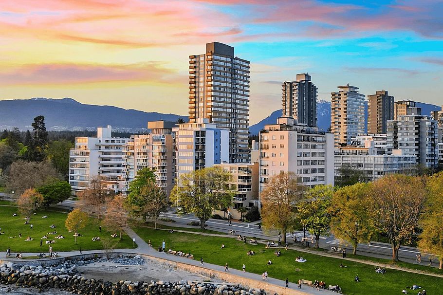 2501 2055 Pendrell Street Vancouver, BC - 1