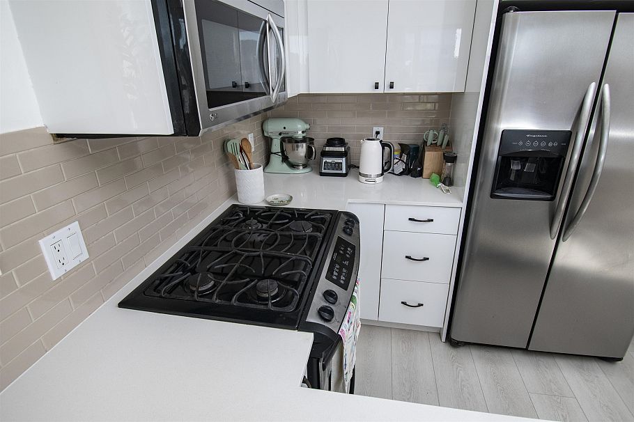 204 2483 Spruce Street Vancouver, BC - 9